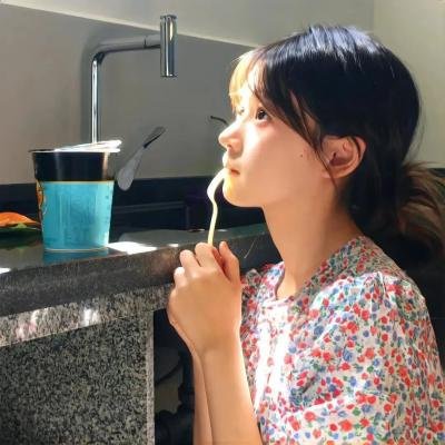 某影后之女走后门进组，连日来内幕曝光，评论区两极分化